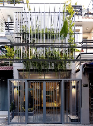 Green building: cage house by sonmeo nguyen art studio